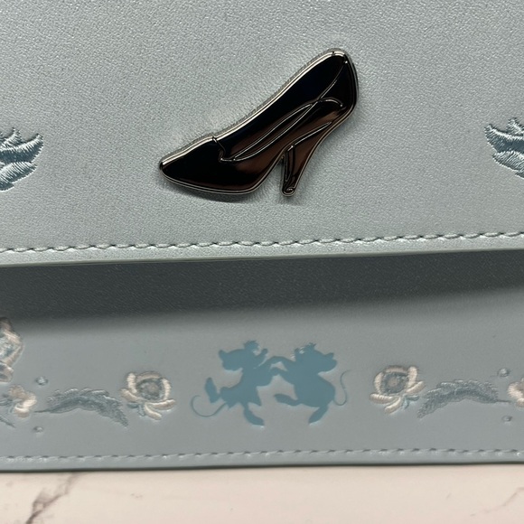 Loungefly Disney Princess Cinderella Shimmer Crossbody Embroidered Bag - Picture 10 of 16